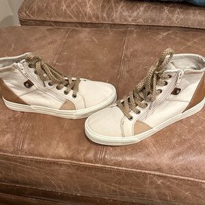 Taos Footwear Off-White Canvas High-Tops with Tan Accents